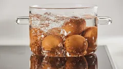 Hlavná chyba pri varení vajec a ako ju nadobro vyrieši jedno pravidlo