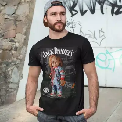 Chucky s flašou Jack Daniels